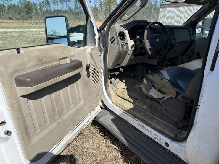 2010-ford-f550-xl-image-21