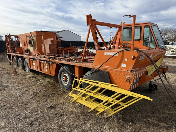 taylor-dd260hd-5-axle-well-service-rig-chassis-f/-parts-only-image-2