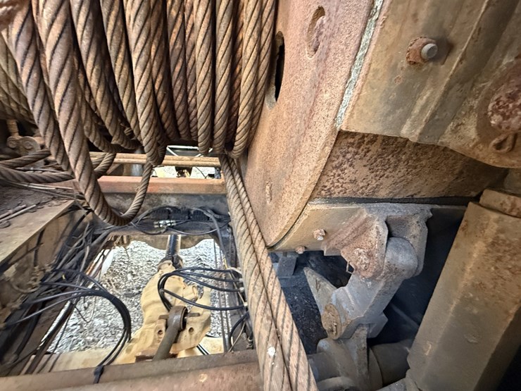 2007-moor-rig-xj60-dd-104'-200k-5-axle-well-service-workover-rig-image-30