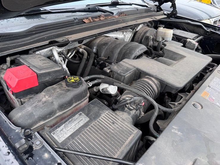 2015-chevrolet-suburban-image-39