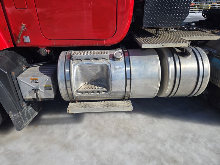 2000-mack-rd688s-image-13