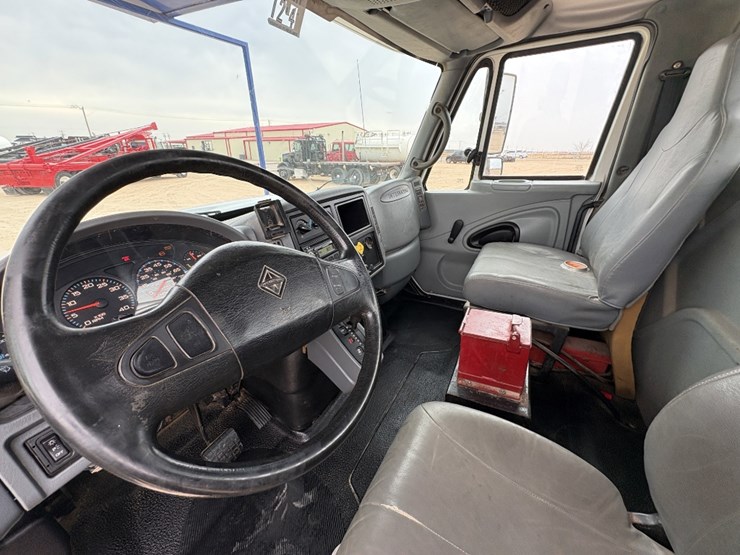 2005-international-7400-image-15