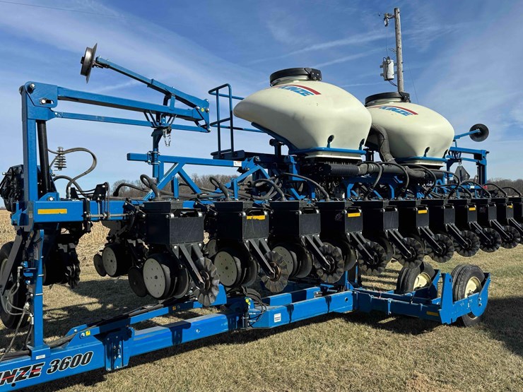 2011-kinze-3600-image-2