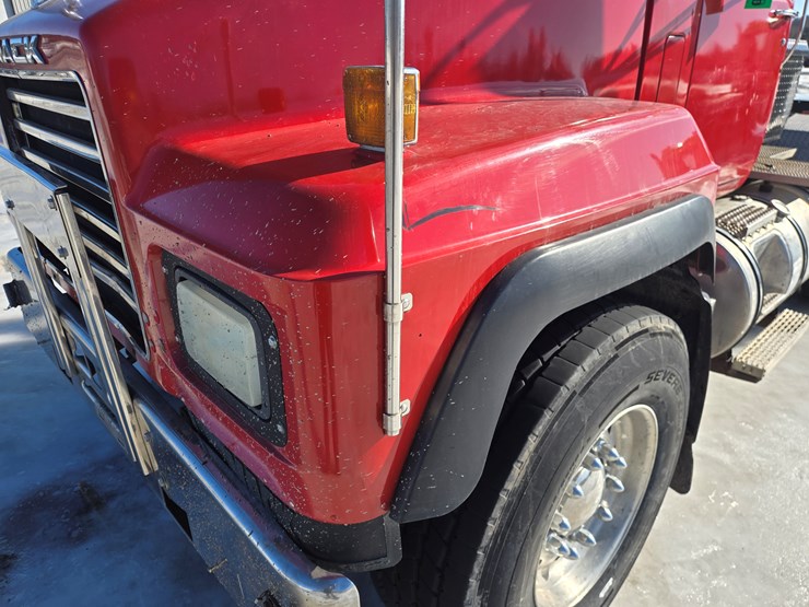 2000-mack-rd688s-image-10