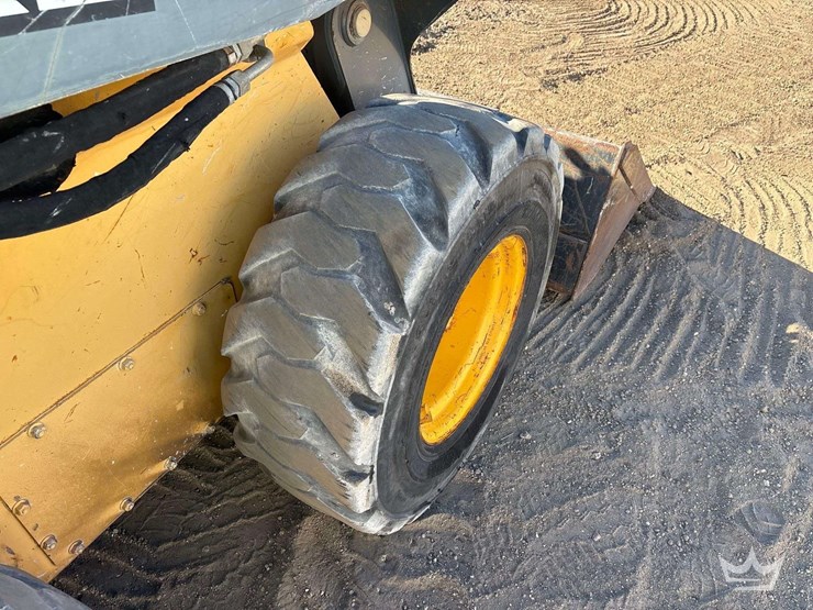 2012-deere-328d-image-19