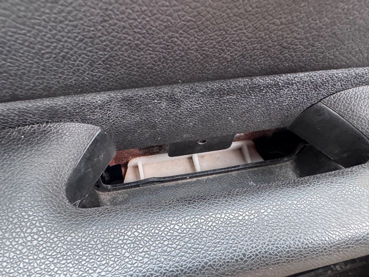 2010-chevrolet-2500hd-image-32