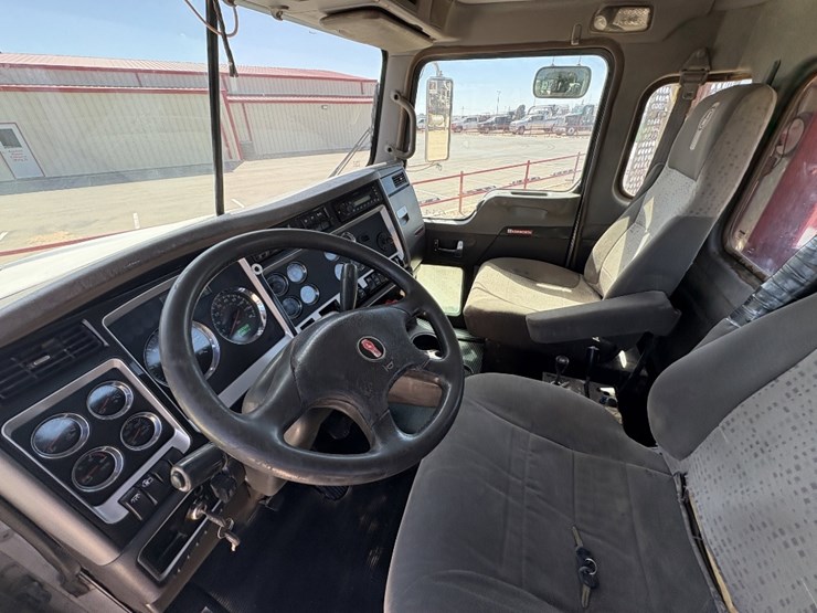 2013-kenworth-t800-image-8