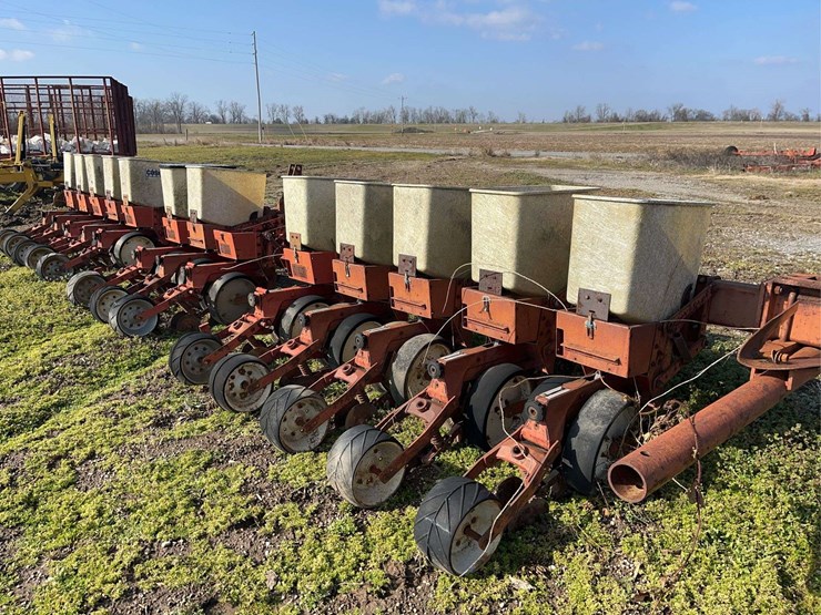 international-800-image-2