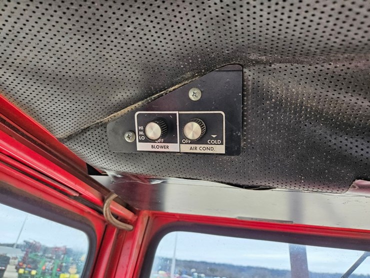 massey-ferguson-1085-image-39