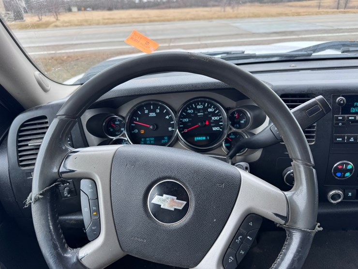 2010-chevrolet-2500hd-image-29