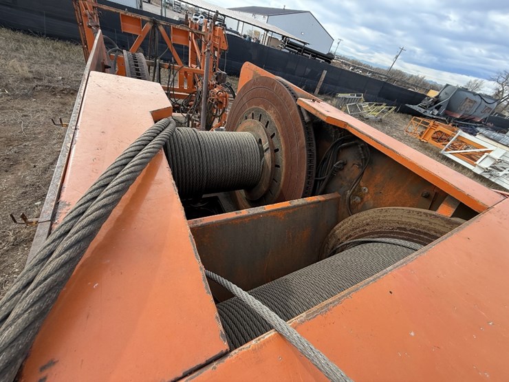 taylor-dd260hd-5-axle-well-service-rig-chassis-f/-parts-only-image-24