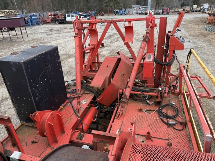 2008-crown-ce600-dd-5-axle-well-service-workover-rig-for-parts-image-14