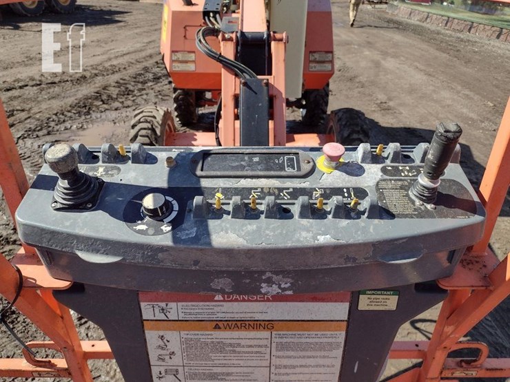 2015-jlg-340aj-image-25