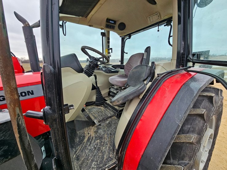 massey-ferguson-4707-image-24