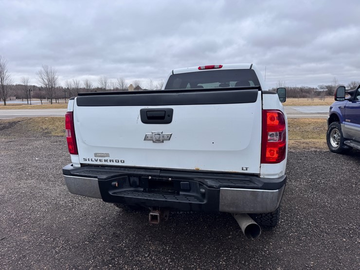 2010-chevrolet-2500hd-image-6