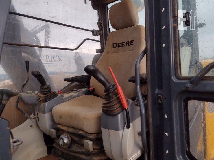 2019-deere-75g-image-12