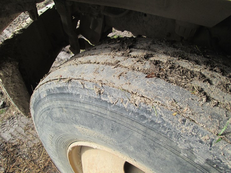 2001-freightliner-fl70-image-28