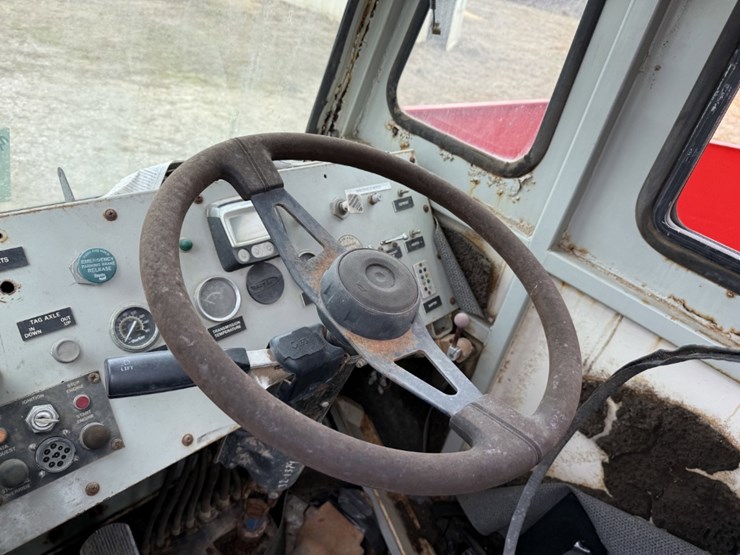 2008-crown-ce600-dd-5-axle-well-service-workover-rig-for-parts-image-16