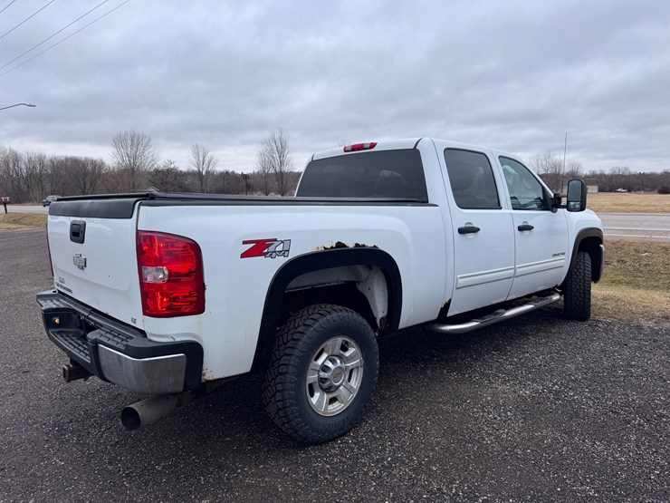 2010-chevrolet-2500hd-image-7