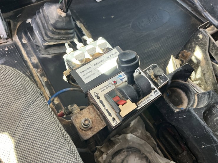 1998-peterbilt-379-image-13