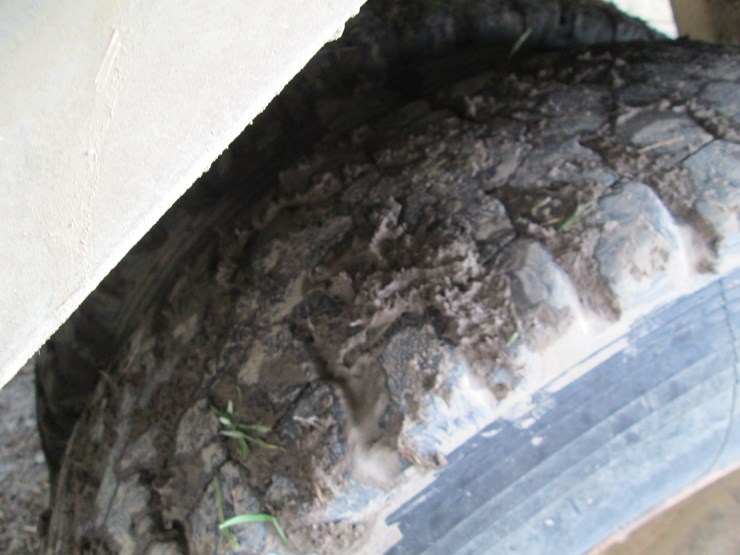 2001-freightliner-fl70-image-19