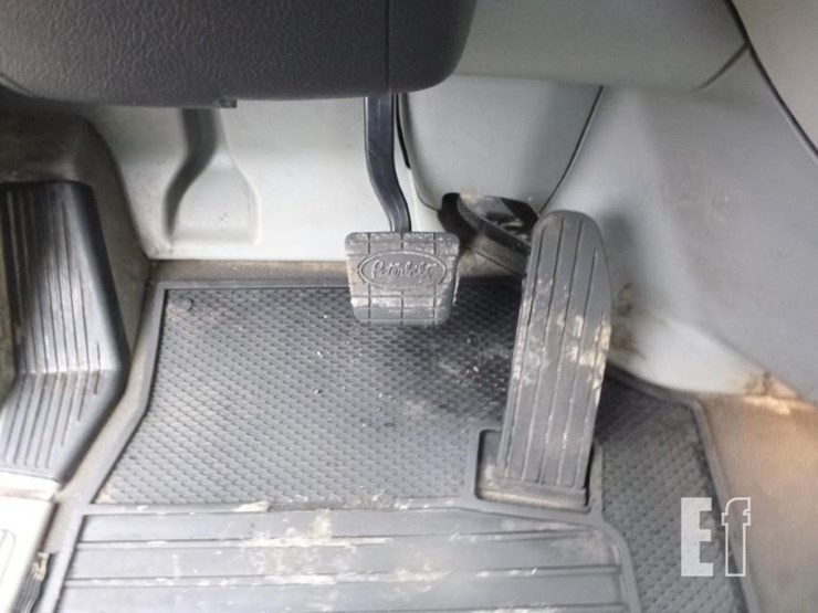 2020-peterbilt-579-image-9