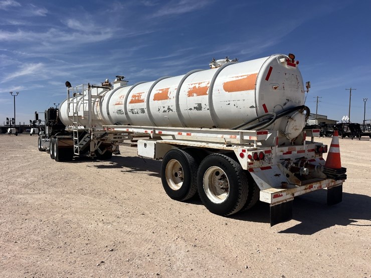 1996-freightliner-t/a-daycab-kill-truck-&-2008-overland-t/a-kill-trailer-image-9