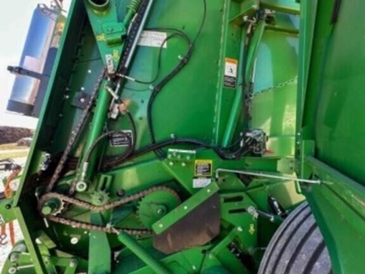 2020-john-deere-560m-image-17