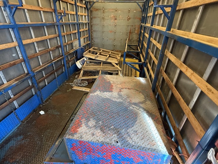 1996-freightliner-fl70-image-14