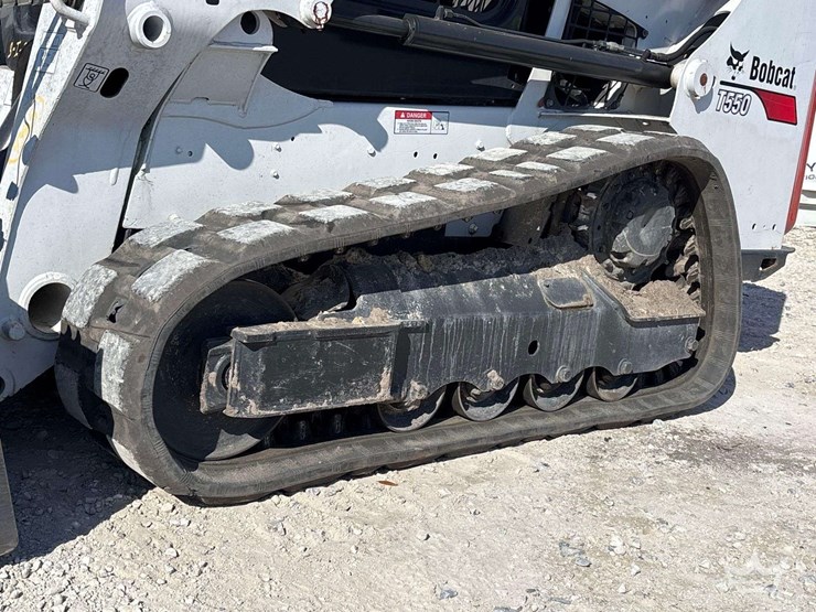 2017-bobcat-t550-image-26