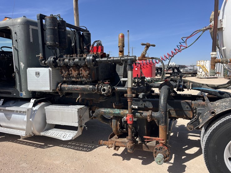 1996-freightliner-t/a-daycab-kill-truck-&-2008-overland-t/a-kill-trailer-image-11