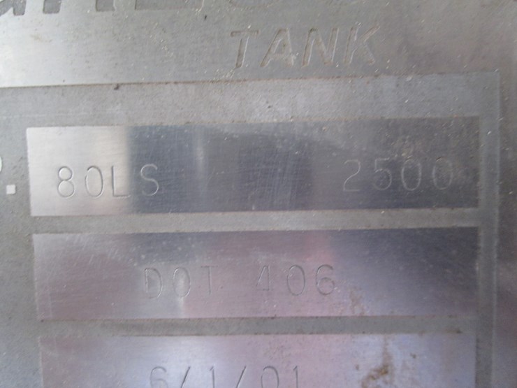 2001-freightliner-fl70-image-17