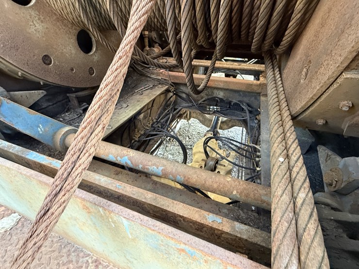 2007-moor-rig-xj60-dd-104'-200k-5-axle-well-service-workover-rig-image-31