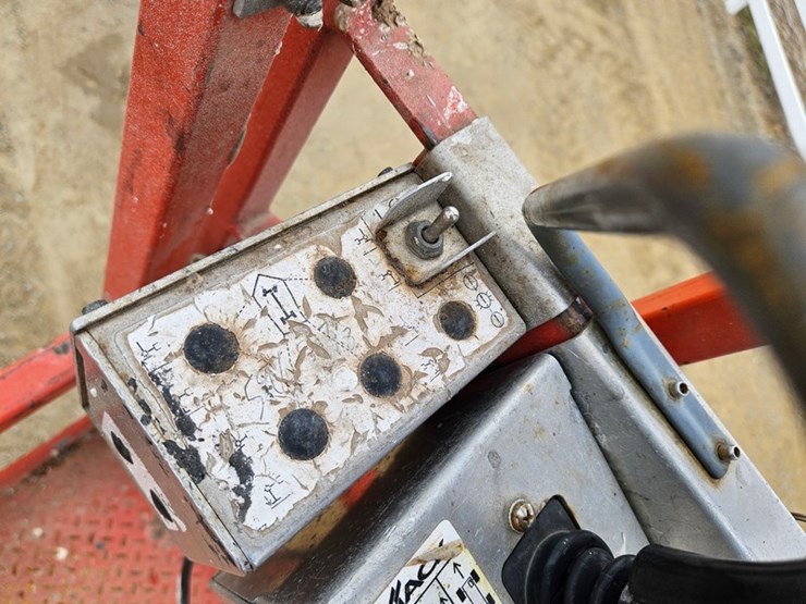 2017-skyjack-sj6832rt-image-34