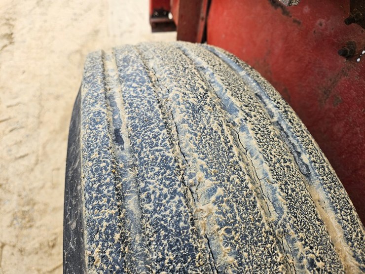 new-holland-185-image-15