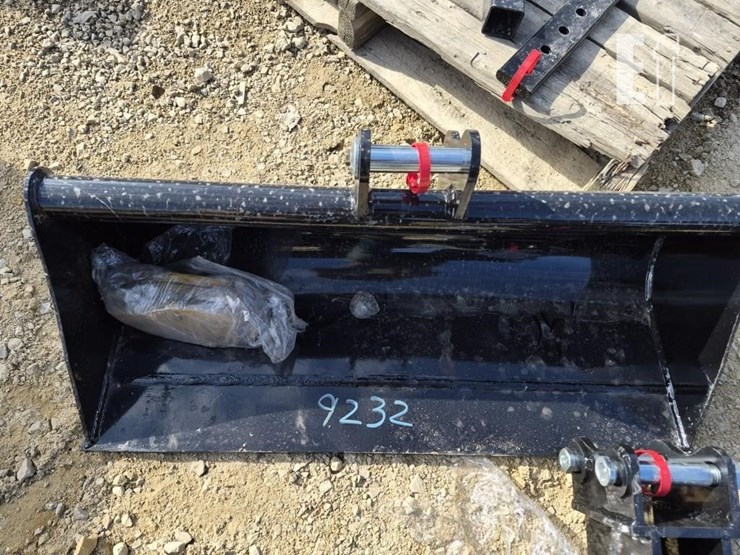 mini-excavator-widened-bucket-attachment-image-1