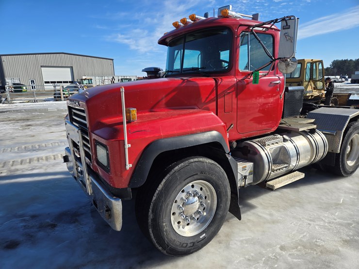 2000-mack-rd688s-image-9