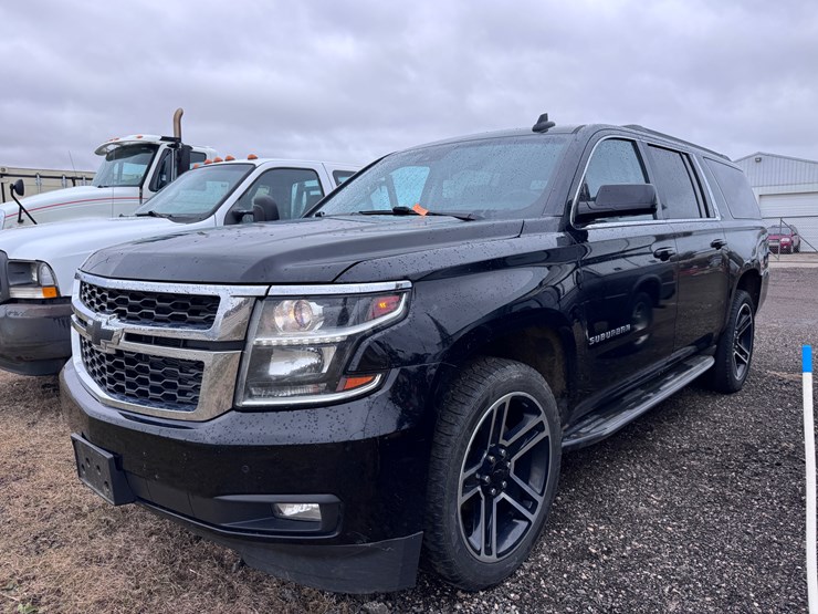 2015-chevrolet-suburban-image-1