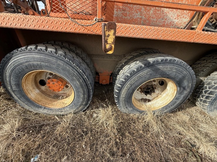 taylor-dd260hd-5-axle-well-service-rig-chassis-f/-parts-only-image-8