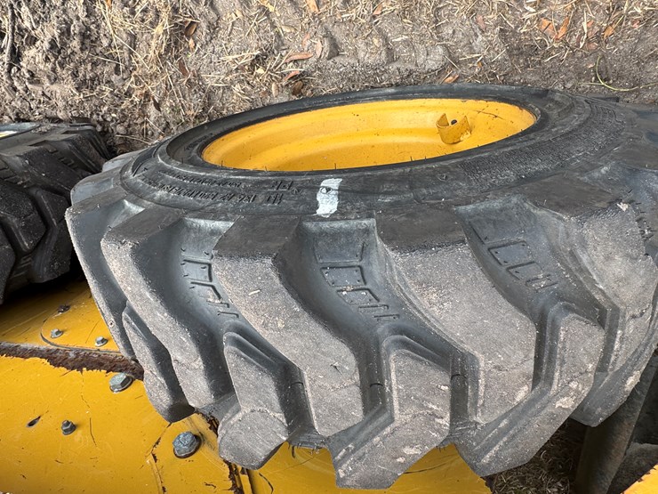 2014-caterpillar-226b3-image-46