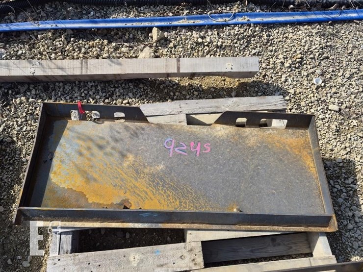 skid-steer-mounting-plate-image-1