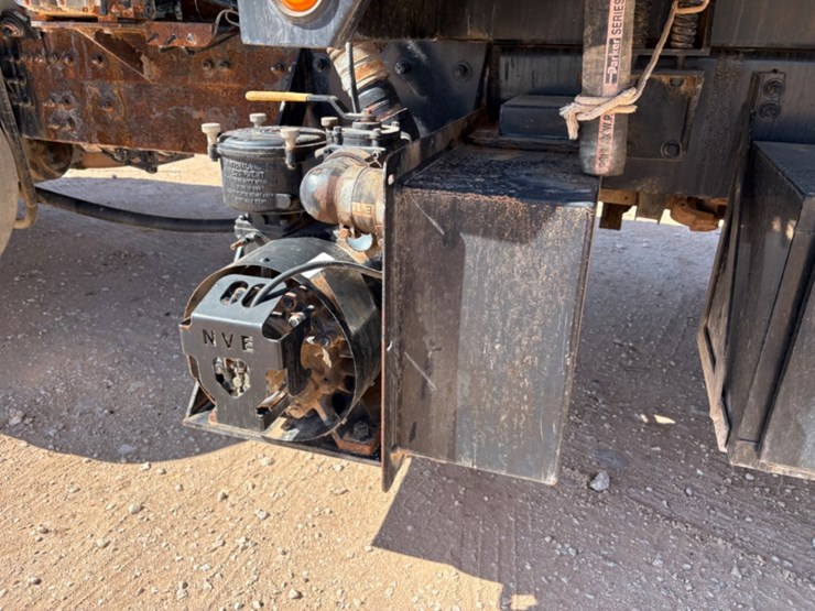 2009-mack-pinnacle-t/a-daycab-vacuum-truck-image-10