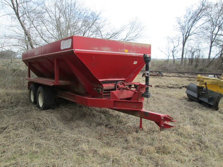 #27354-•-mallett-pull-type-spreader-image-2