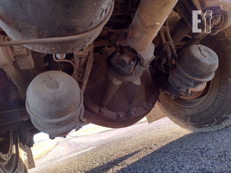 2013-peterbilt-337-image-64