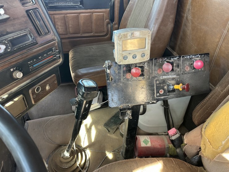 1996-freightliner-t/a-daycab-kill-truck-&-2008-overland-t/a-kill-trailer-image-13