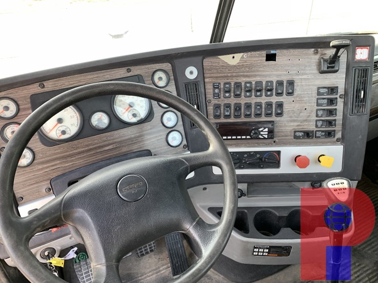 2019-freightliner-coronado-122-sd-image-15