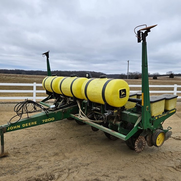 JOHN DEERE 7200