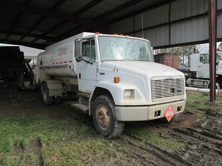 2001-freightliner-fl70-image-2