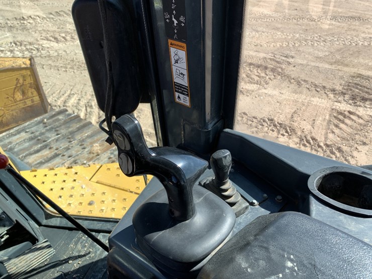 2016-deere-850k-lgp-image-10