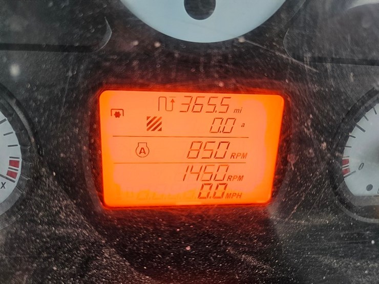 massey-ferguson-4707-image-34